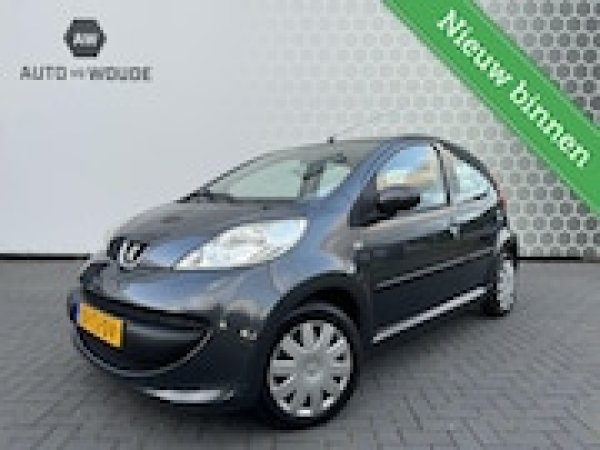 Peugeot 107 1.0-12V XS 2006 - voorkant