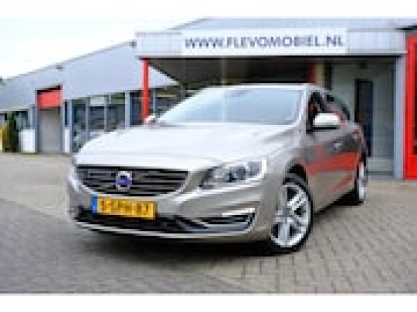 Volvo V60 2.4 D6 AWD Plug-In Hybrid Summum 2013 - voorkant