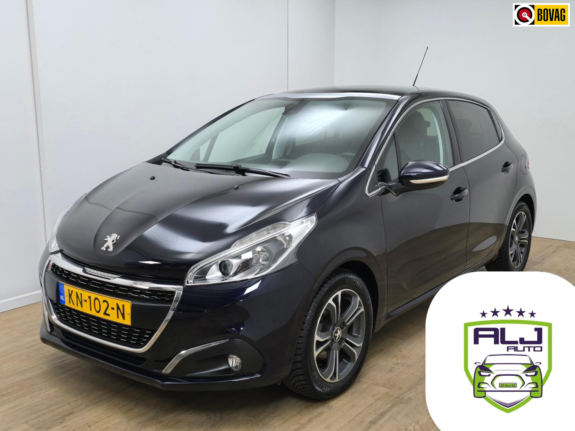 Peugeot 208 Occasion 1.2 PureTech Allure | Panoramadak | Trekhaak | Sportvelgen | Cruise | Carplay | Tweedehands Peugeot 208 | ALJ 2016 - voorkant