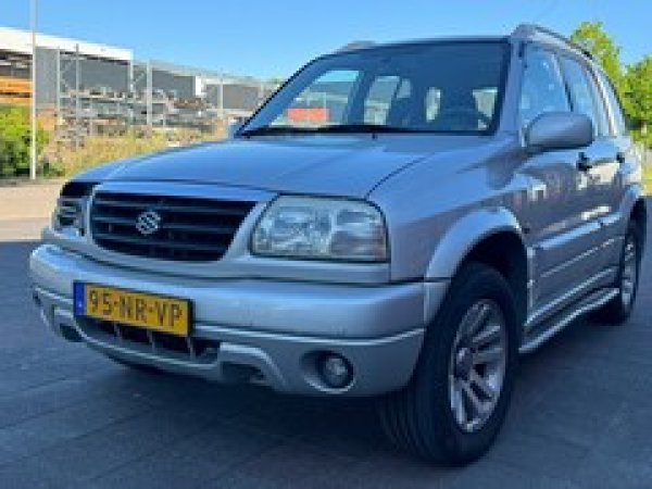 Suzuki Grand Vitara 2.5 V6 2004 - voorkant