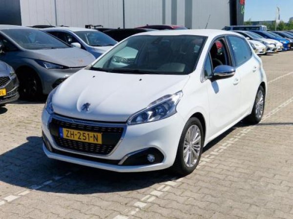 Peugeot 208 1.2 PureTech Blue Lease Allure 2019 - voorkant