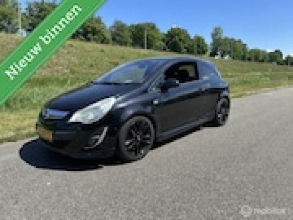 Opel Corsa 1.4-16V Edition 2011 - voorkant