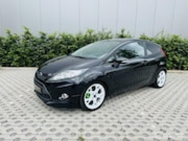 Ford Fiesta 1.25 Titanium 2011 - voorkant