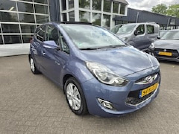 Hyundai Ix20 1.4i i-Catcher 2011 - voorkant