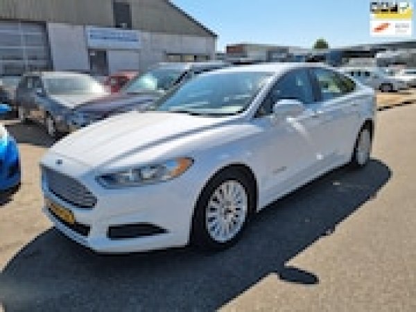 Ford Fusion HYBR. Ford Fusion 2.0 Hybrid 2013 - voorkant