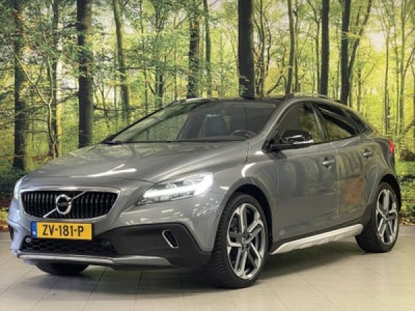 Volvo V40 Cross Country 1.5 T3 Polar+ Luxury 2019 - voorkant