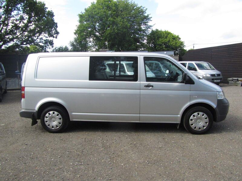 Volkswagen Transporter 2.5 TDI 300 2004 - voorkant