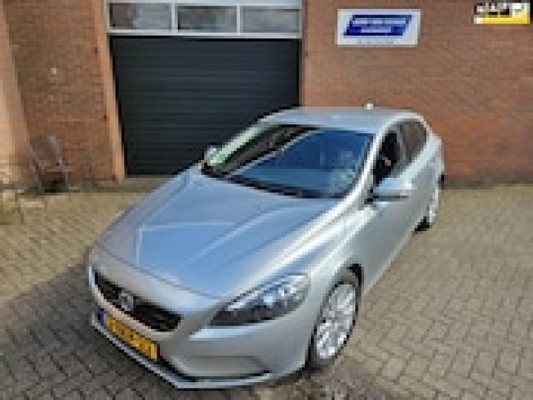 Volvo V40 1.6 T3 Kinetic 2014 - voorkant