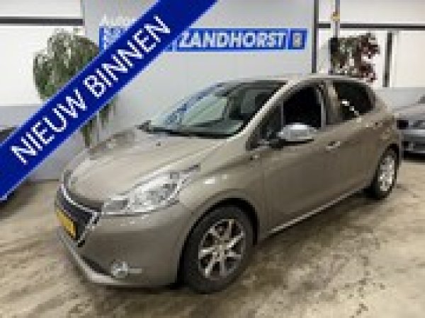 Peugeot 208 1.2 PureTech Style Pack 2015 - voorkant