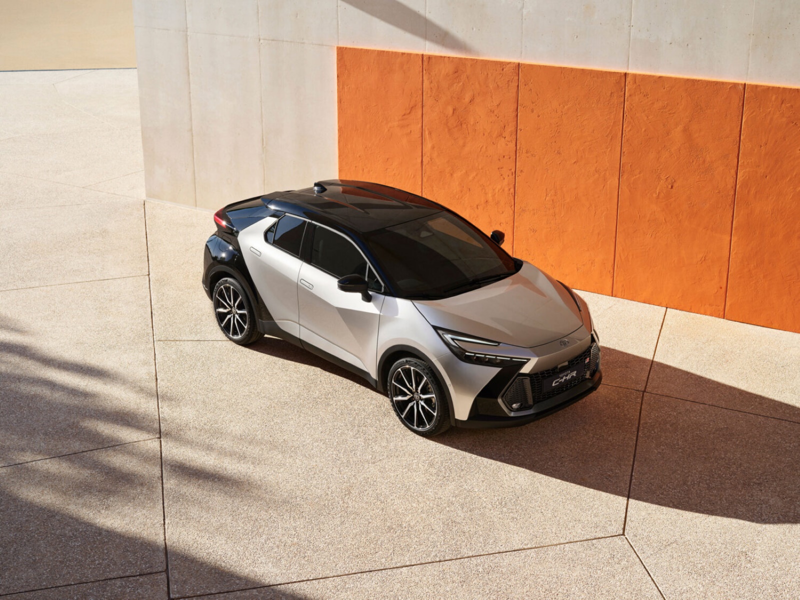 Toyota C-hr 2.0 PHEV 220 Dynamic 2024 - voorkant