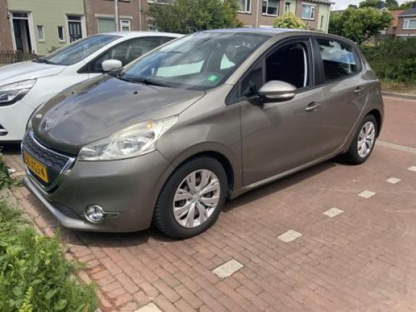 Peugeot 208 1.4 VTi Active 2012 - voorkant
