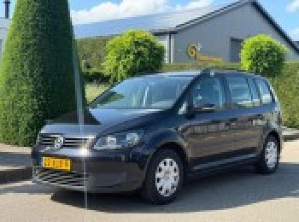 Volkswagen Touran 1.6 TDI Trendline BlueMotion 2012 - voorkant