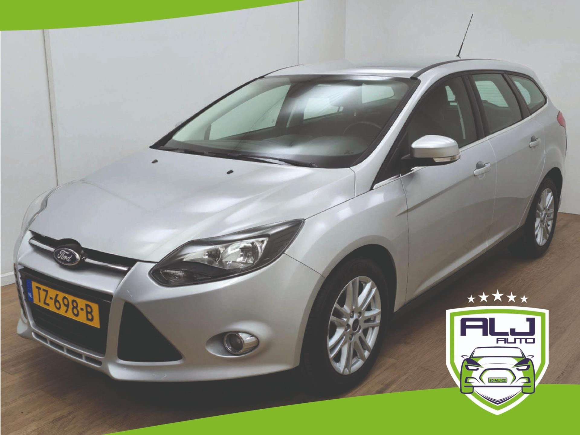 Ford Focus Wagon Stationwagen Titanium luxe versie met cruisecontrol en bluetooth audio | Tweedehands Ford Focus station grijsmet. 2013 - voorkant