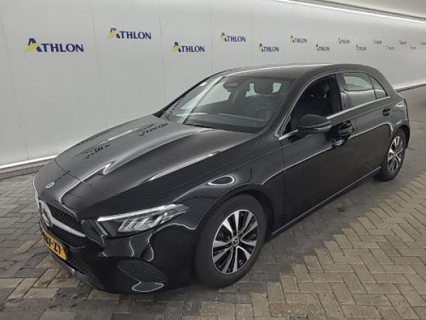 Mercedes-Benz A-klasse 180 Business Line 2023 - voorkant
