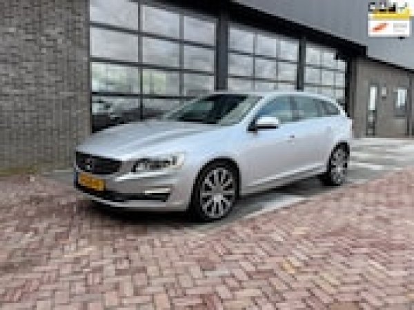 Volvo V60 1.6 T3 Momentum 2013 - voorkant