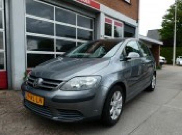 Volkswagen Golf Plus 1.6 FSI Comfortline Business 2005 - voorkant