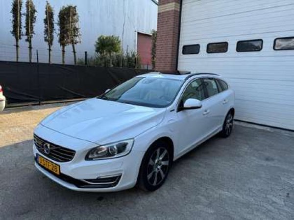 Volvo V60 2.4 D6 AWD Plug-In Hybrid Summum 2013 - voorkant