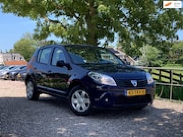 Dacia Sandero 1.2 Aniversare 2012 - voorkant