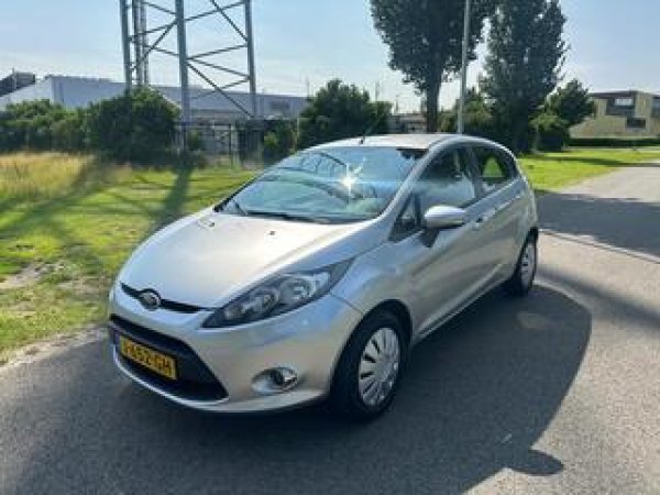 Ford Fiesta 1.25 Trend 2011 - voorkant
