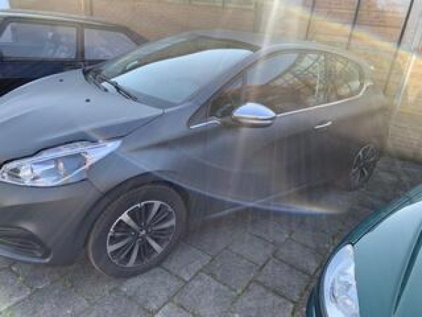 Peugeot 208 1.2 PureTech Active 2017 - voorkant
