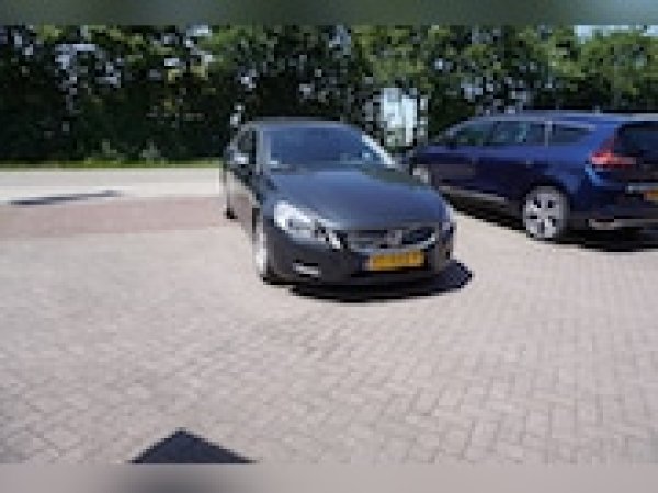 Volvo V60 1.6 T3 Momentum 2011 - voorkant