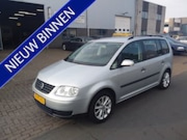 Volkswagen Touran 1.6-16V FSI Turijn 2004 - voorkant