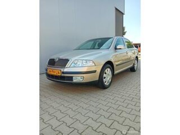 Skoda Octavia 1.6 FSI Elegance 2005 - voorkant