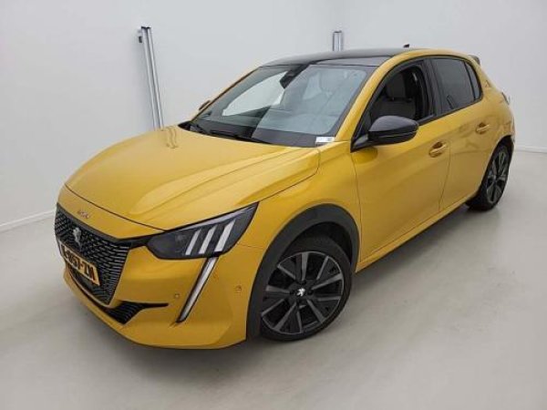 Peugeot 208 1.2 PureTech GT Pack 2021 - voorkant