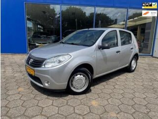 Dacia Sandero 1.2 2010 - voorkant
