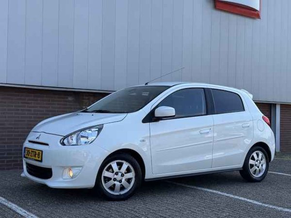 Mitsubishi Space Star 1.0 Intense 2013 - voorkant