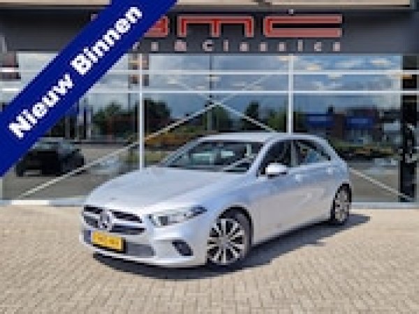 Mercedes-Benz A-klasse 180 d Luxury Line 2022 - voorkant