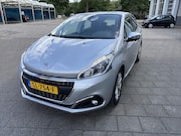 Peugeot 208 1.2 PureTech Allure 2018 - voorkant