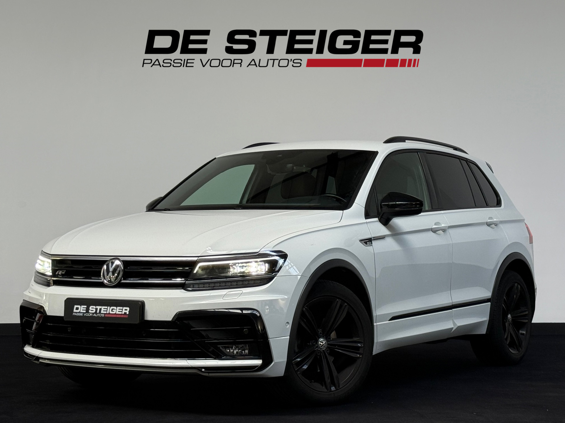 Volkswagen Tiguan 1.5 TSI ACT R-Line ACC Camera Led Virtual Trekhaak Black Edition 2020 - voorkant