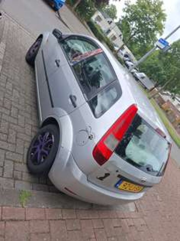 Ford Fiesta 1.3 Ambiente 2003 - voorkant