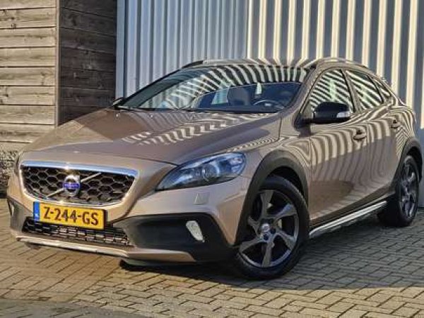 Volvo V40 Cross Country 2.5 T5 AWD Kinetic 2013 - voorkant