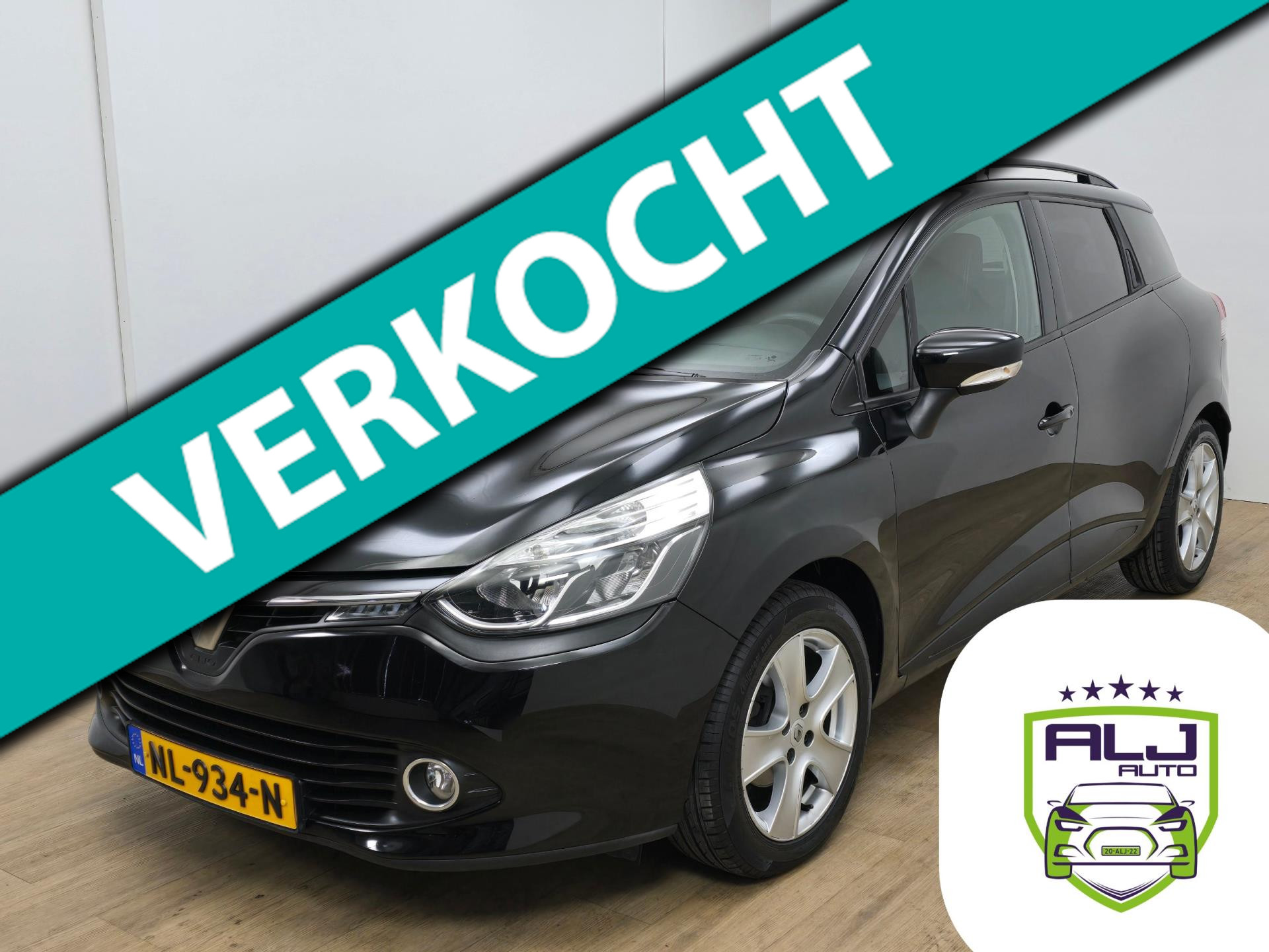 Renault Clio Estate Occasion automaat 1.2 met trekhaak en met cruisecontrol | Tweedehands Renault clio stationwagen in zwart | ALJ 2016 - voorkant
