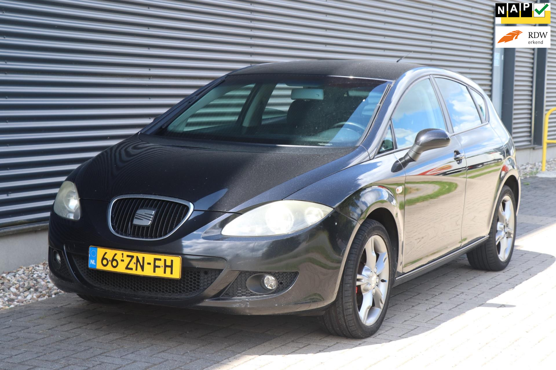 Seat Leon 1.6 Businessline | PDC | Airco | NW APK 2008 - voorkant