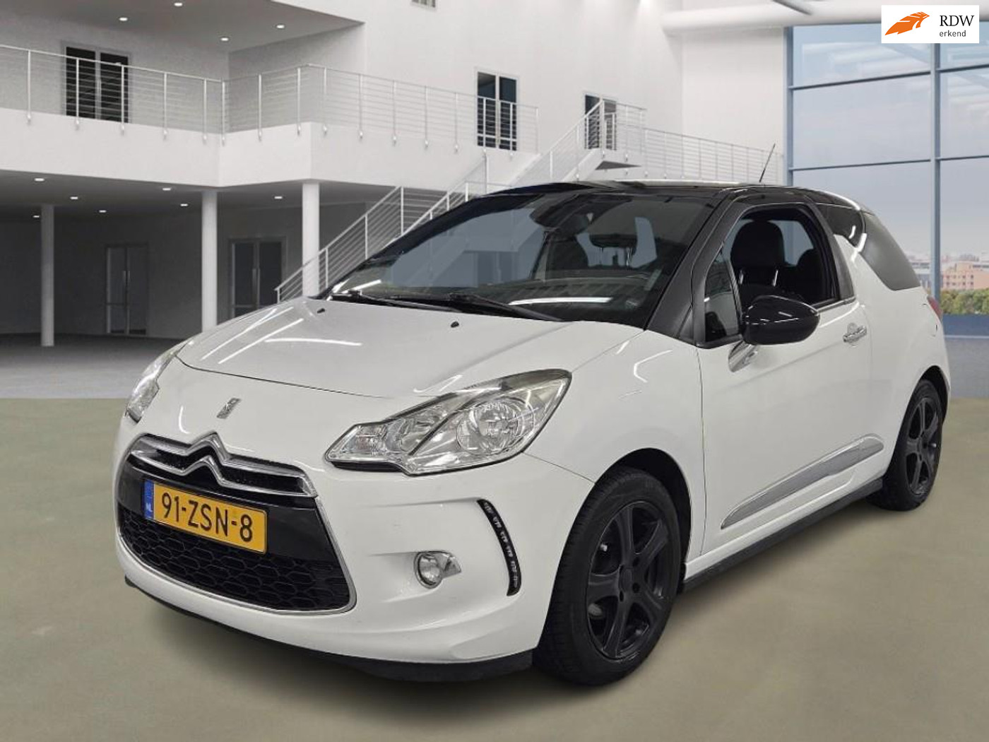Citroen Ds3 1.2 VTi Business NAVI PSENSOR CRUISE 2 X SLEUTELS 2013 - voorkant