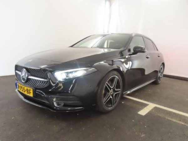 Mercedes-Benz A-klasse 180 Business Solution AMG 2022 - voorkant