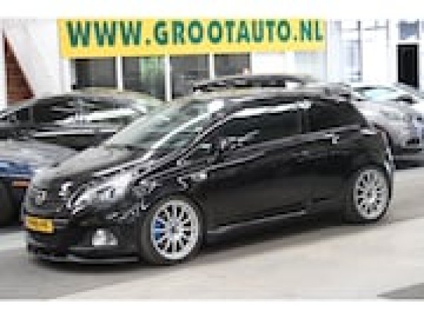 Opel Corsa 1.6-16V Turbo OPC 2011 - voorkant