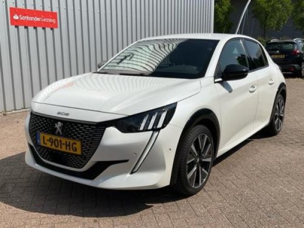 Peugeot 208 1.2 PureTech GT 2021 - voorkant