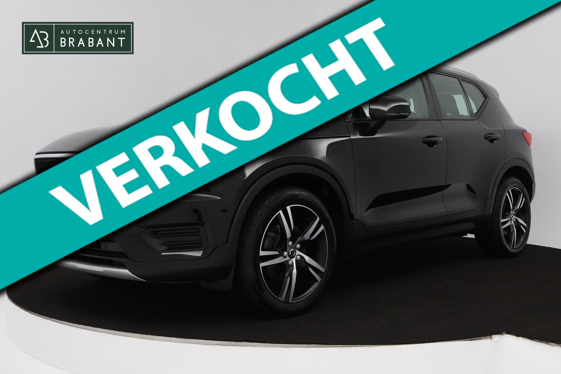 Volvo XC40 2.0 T4 Inscription (TREKHAAK, STOEL/STUUR VERWARMING, ACHTERUITRIJCAMERA, NAVIGATIE, SENSOREN, NL-AUTO) 2020 - voorkant