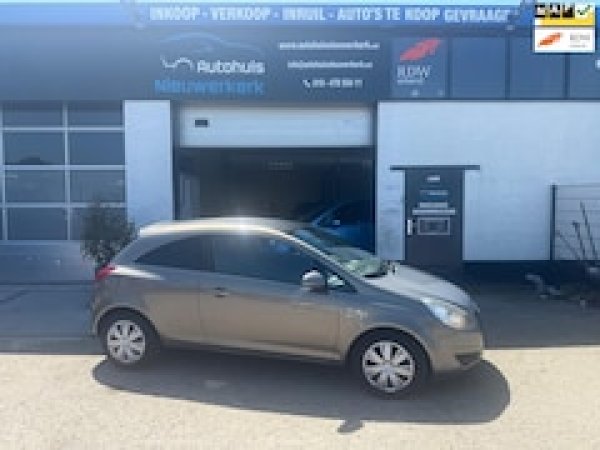 Opel Corsa 1.2-16V Selection 2011 - voorkant