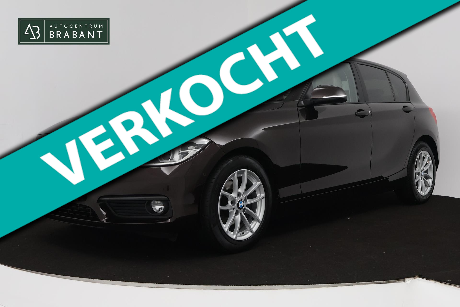 BMW 1-serie 118i High Executive Automaat (GROOT-NAVIGATIE, STOELVERWARMING, LED, LEDER, CAMERA, GOED ONDERHOUDEN) 2018 - voorkant