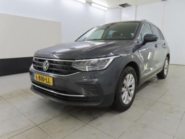 Volkswagen Tiguan 1.5 TSI Life Business 2021 - voorkant