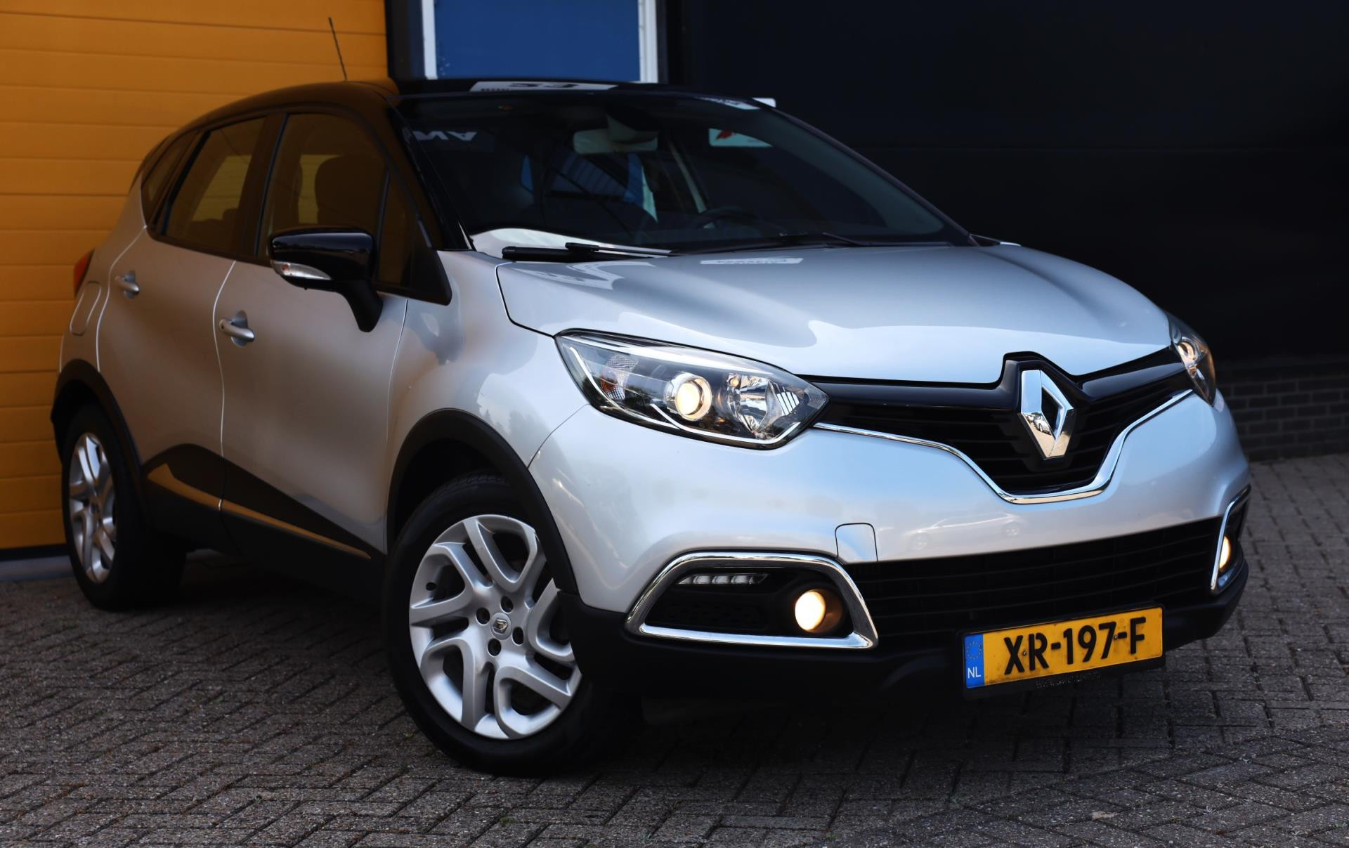 Renault Captur 0.9 TCe Dynamique / Camera / Navi / Ecc / Elek Pakket / Cruise Control / Allu Velgen 2013 - voorkant