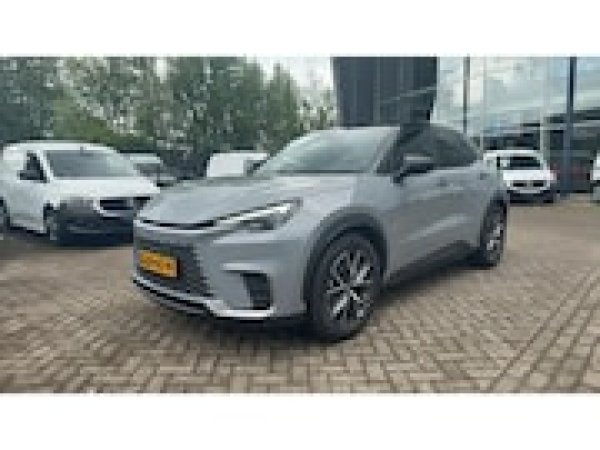 Lexus LBX Cool 2WD 2024 - voorkant