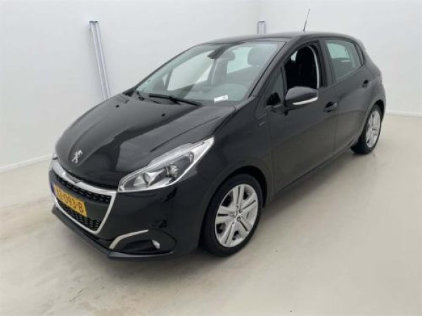 Peugeot 208 1.2 PureTech Signature 2019 - voorkant