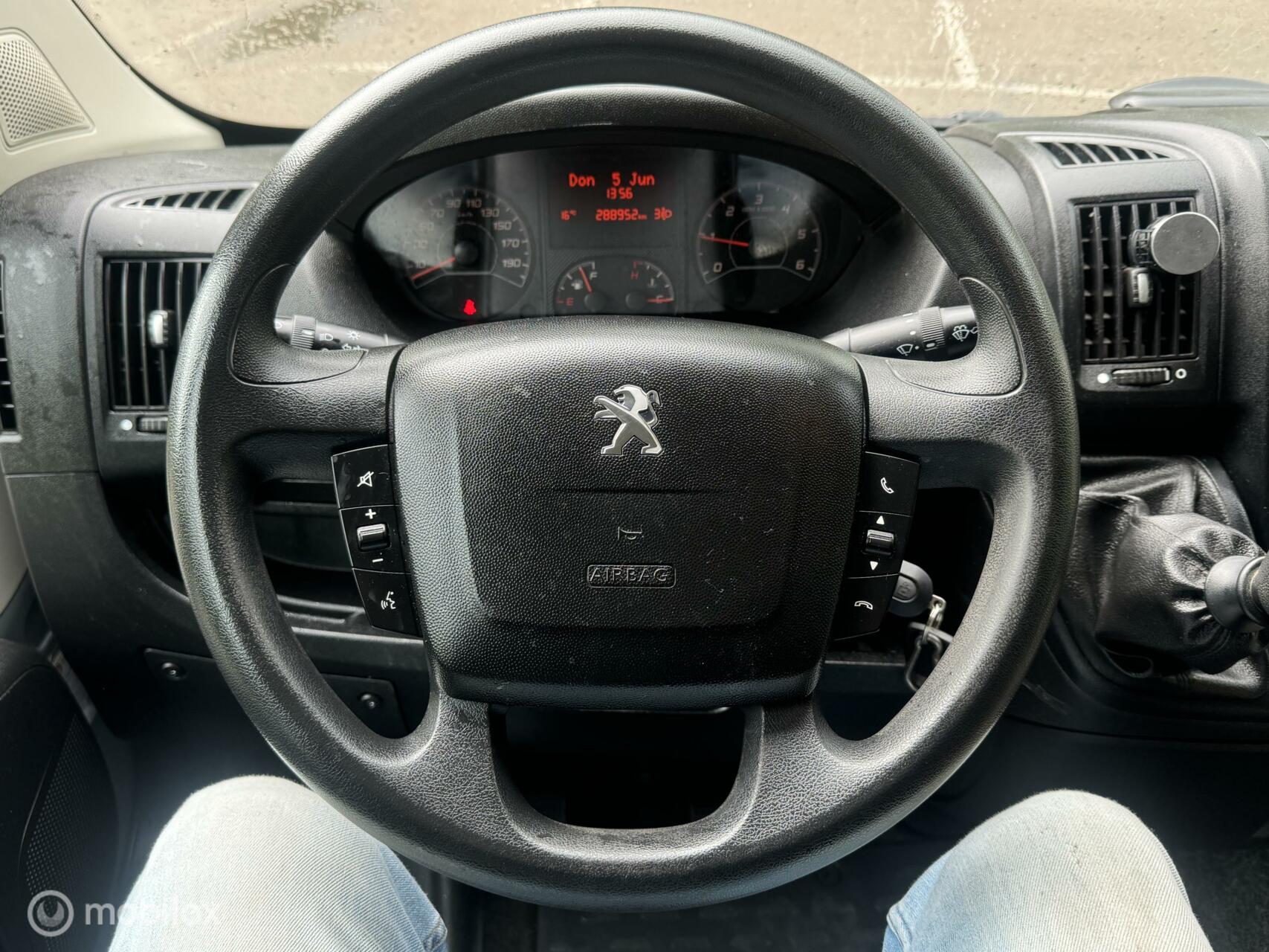 Foto van Peugeot Boxer Bus