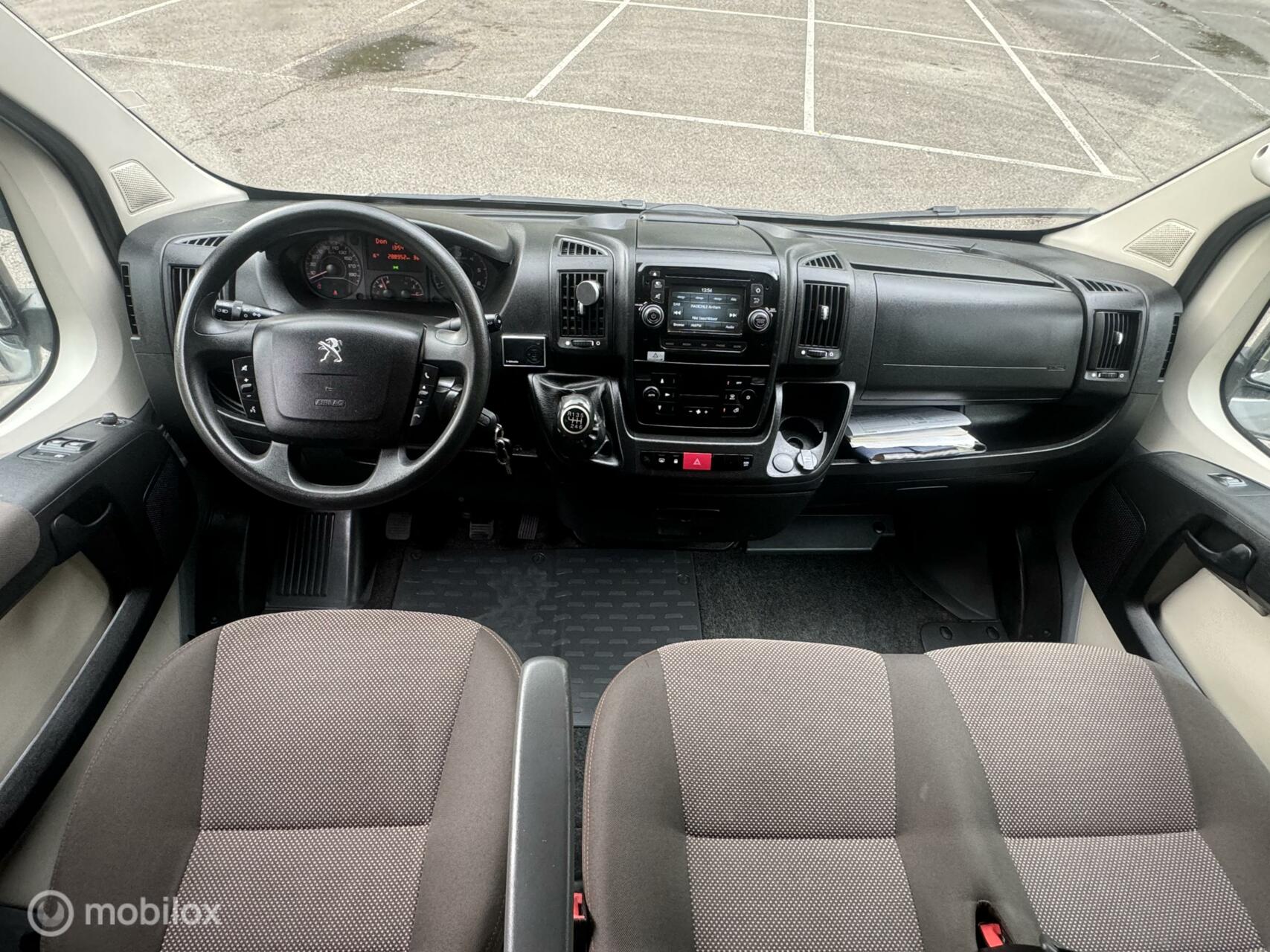 Foto van Peugeot Boxer Bus